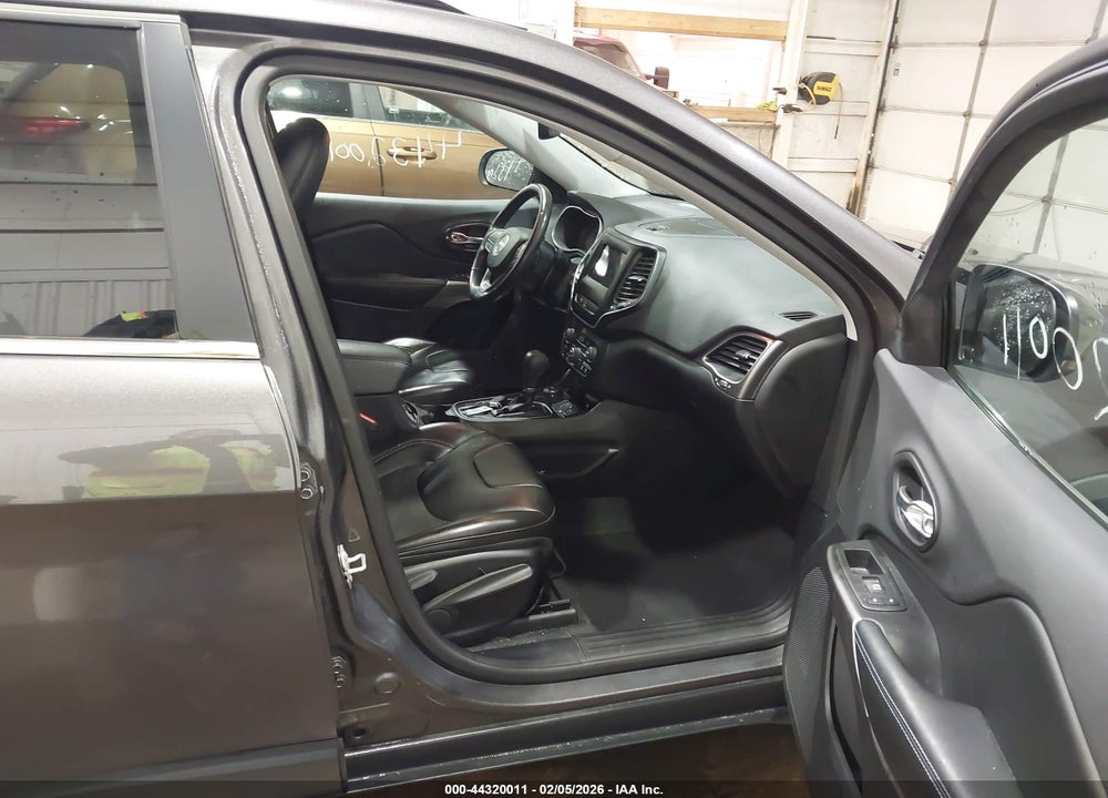 2019 JEEP CHEROKEE LATITUDE PLUS 4X4 VIN: 1C4PJMLBXKD352613