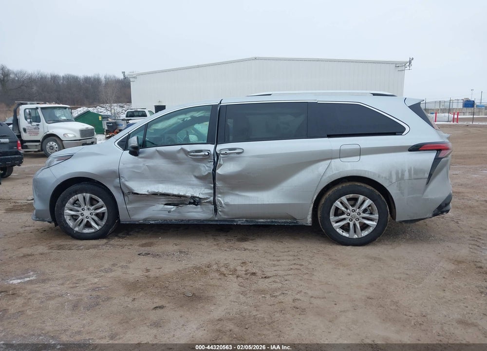 2025 TOYOTA SIENNA LIMITED VIN: 5TDZSKFC5SS220880