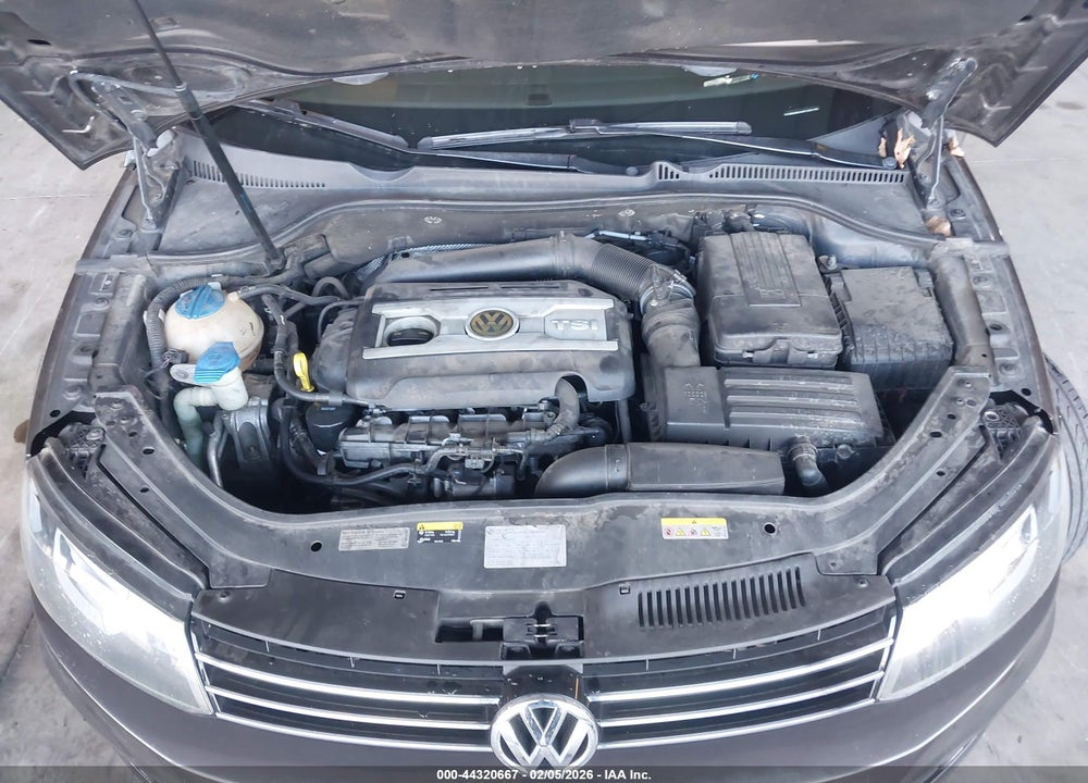 2015 VOLKSWAGEN EOS KOMFORT EDITION VIN: WVWBW8AH4FV004185