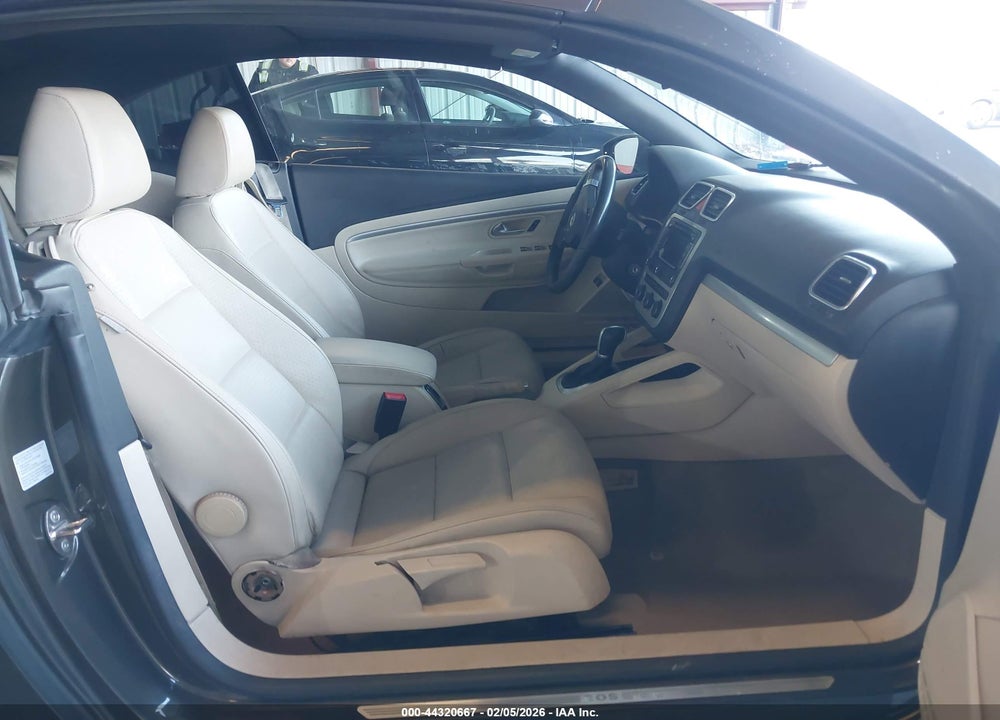 2015 VOLKSWAGEN EOS KOMFORT EDITION VIN: WVWBW8AH4FV004185