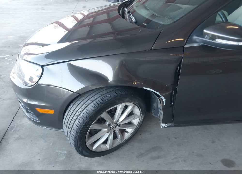 2015 VOLKSWAGEN EOS KOMFORT EDITION VIN: WVWBW8AH4FV004185