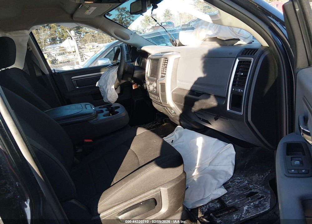 2019 RAM 1500 CLASSIC WARLOCK  4X4 6'4 BOX VIN: 1C6RR7GT2KS716838