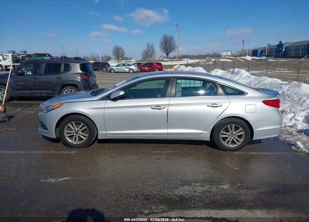 2015 HYUNDAI SONATA SE VIN: 5NPE24AF9FH006076
