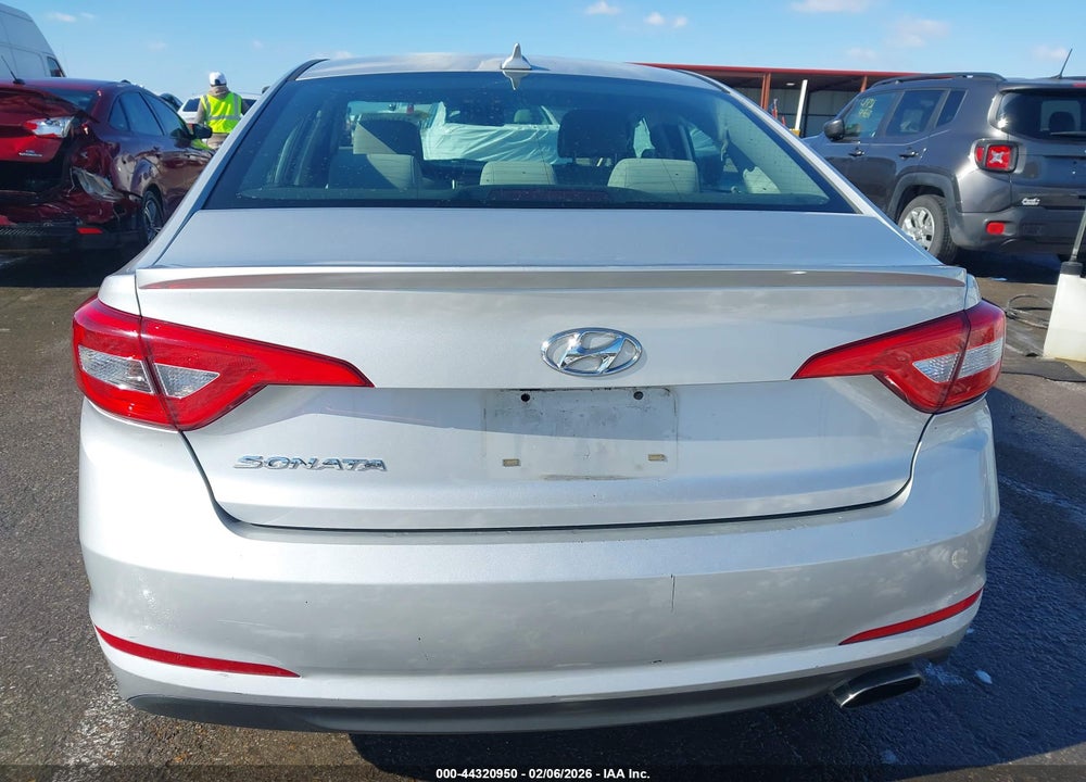 2015 HYUNDAI SONATA SE VIN: 5NPE24AF9FH006076