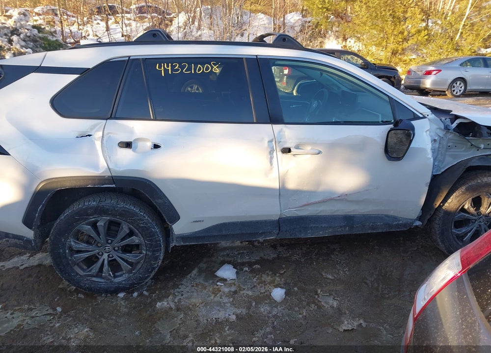 2024 TOYOTA RAV4 HYBRID XLE PREMIUM VIN: 2T3B6RFV2RW051961