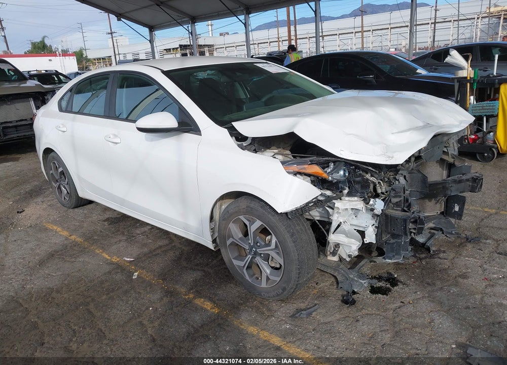 2019 KIA FORTE LXS VIN: 3KPF24AD1KE038943