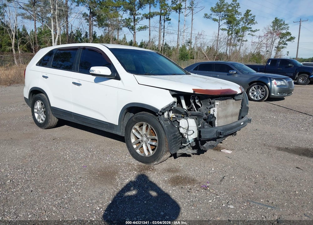 2015 KIA SORENTO LX VIN: 5XYKT3A61FG660796