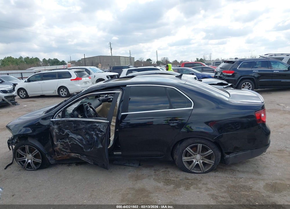 2010 VOLKSWAGEN JETTA SE VIN: 3VWRX7AJ4AM015163