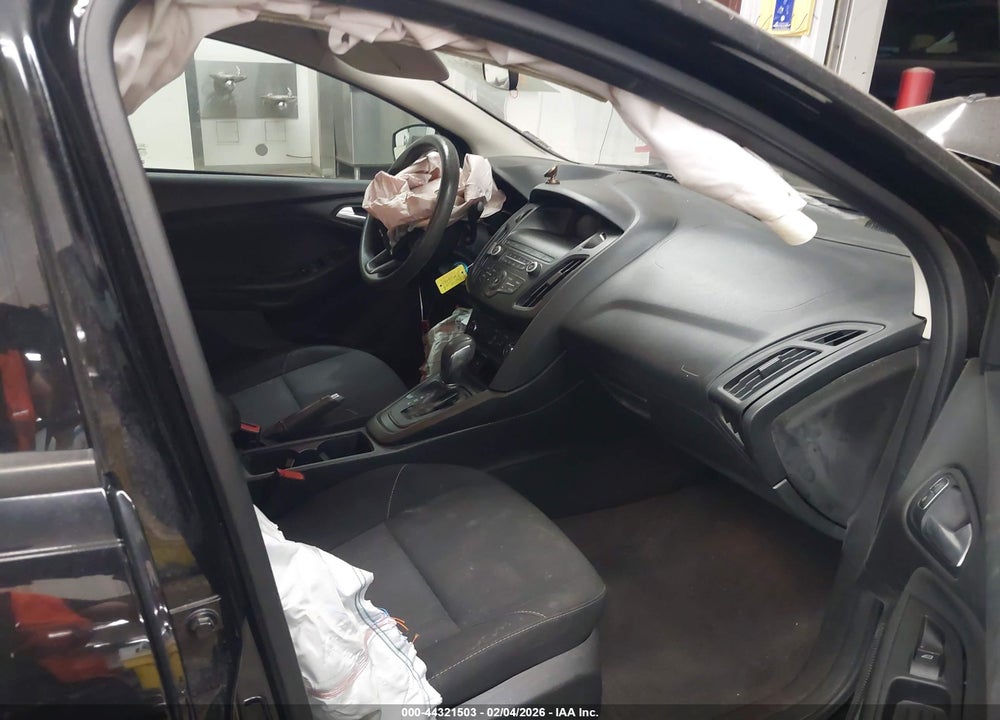 2018 FORD FOCUS SE VIN: 1FADP3F26JL211605