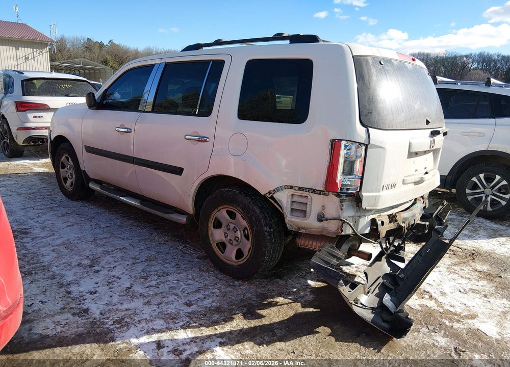 2015 HONDA PILOT LX VIN: 5FNYF4H20FB019351