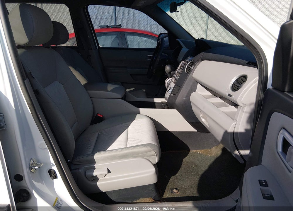 2015 HONDA PILOT LX VIN: 5FNYF4H20FB019351