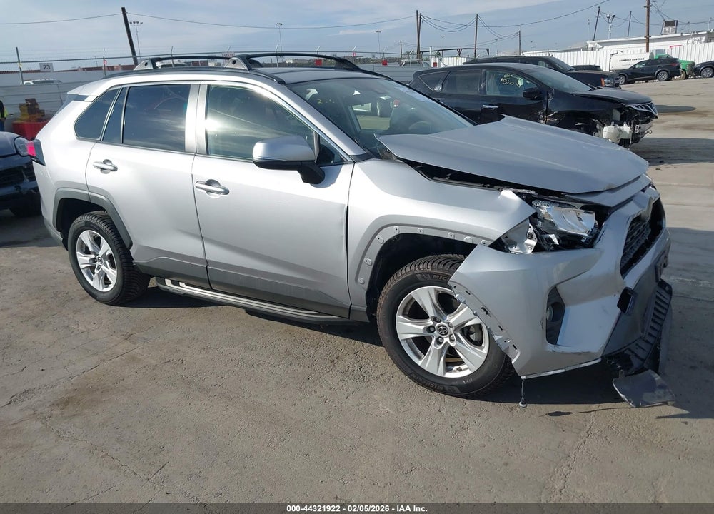 2019 TOYOTA RAV4 XLE VIN: JTMW1RFVXKD006141