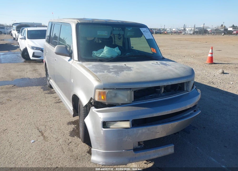 2005 SCION XB VIN: JTLKT324450208153