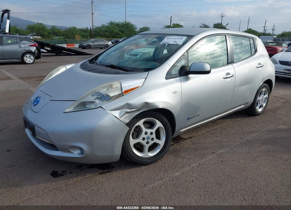 2011 NISSAN LEAF SL VIN: JN1AZ0CP6BT001077
