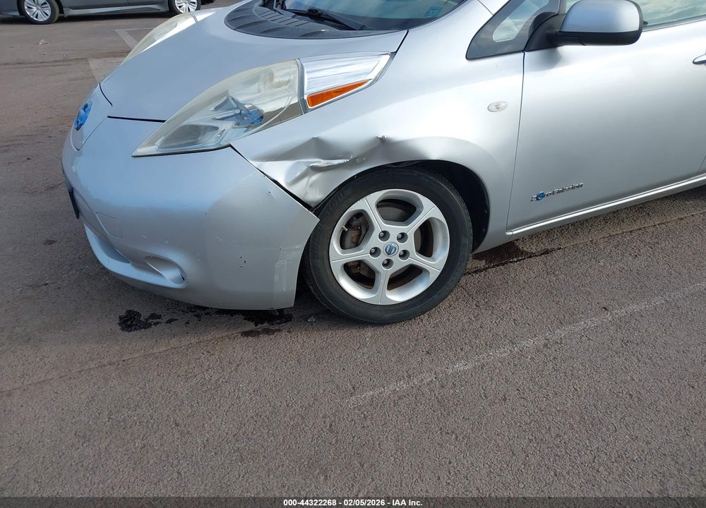 2011 NISSAN LEAF SL VIN: JN1AZ0CP6BT001077