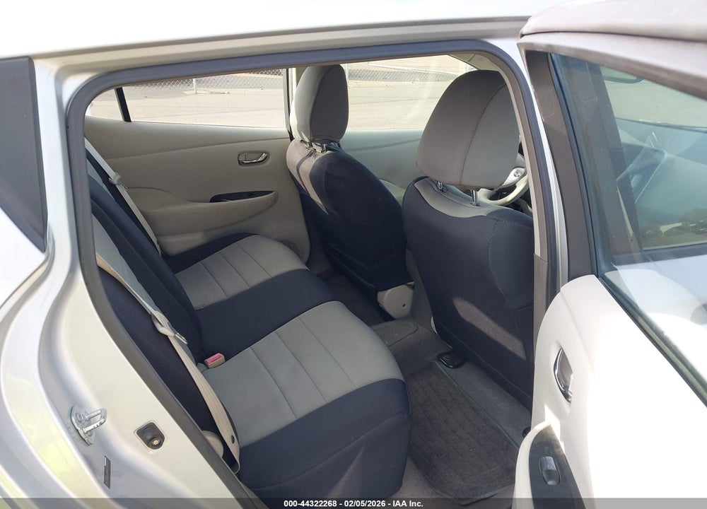 2011 NISSAN LEAF SL VIN: JN1AZ0CP6BT001077