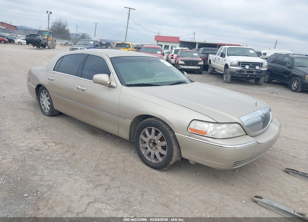 2006 LINCOLN TOWN CAR SIGNATURE VIN: 1LNHM81W26Y625739