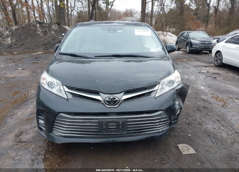 2018 TOYOTA SIENNA XLE 8 PASSENGER VIN: 5TDYZ3DC2JS931273