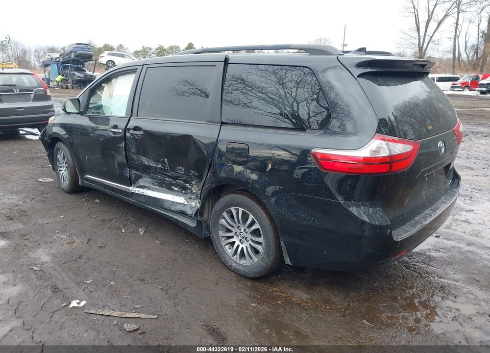 2018 TOYOTA SIENNA XLE 8 PASSENGER VIN: 5TDYZ3DC2JS931273