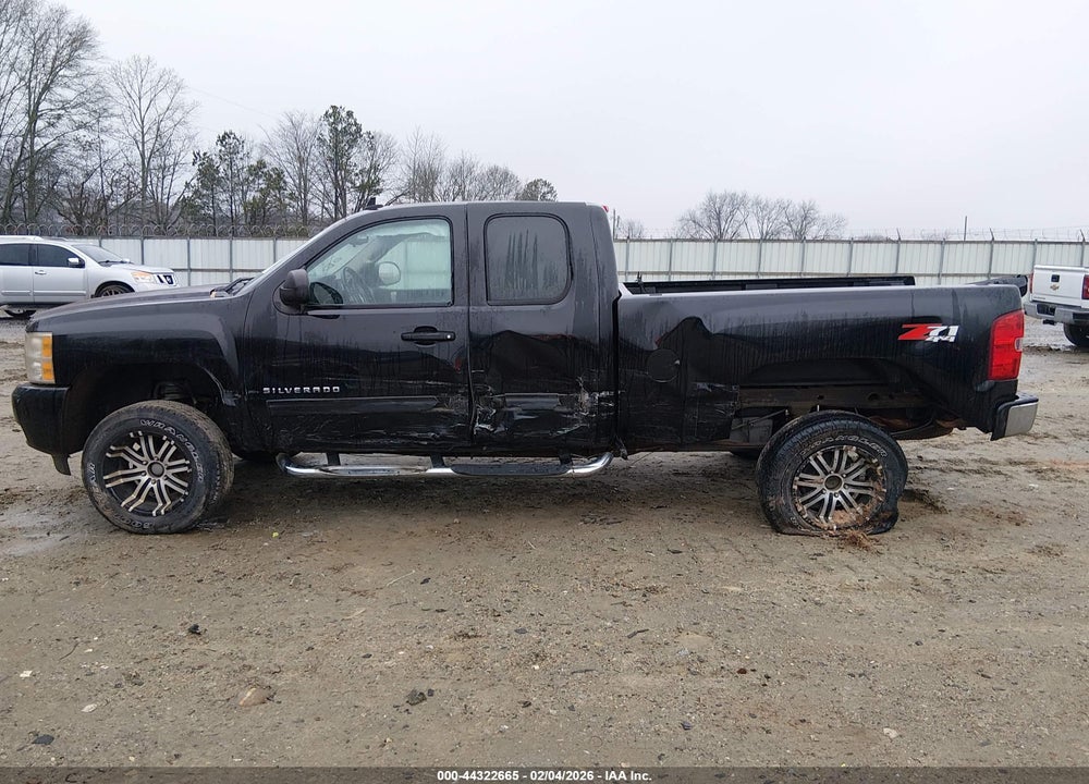 2011 CHEVROLET SILVERADO 1500 LT VIN: 1GCRKSE30BZ104339