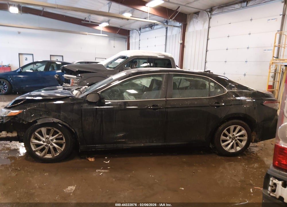 2022 TOYOTA CAMRY LE VIN: 4T1C11AK6NU629080