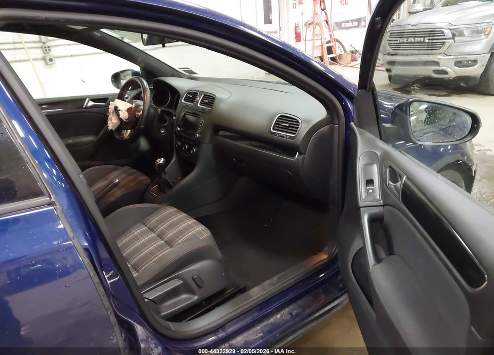 2013 VOLKSWAGEN GTI VIN: WVWGD7AJ2DW039498