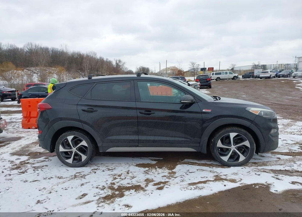2017 HYUNDAI TUCSON SPORT VIN: KM8J3CA24HU587042