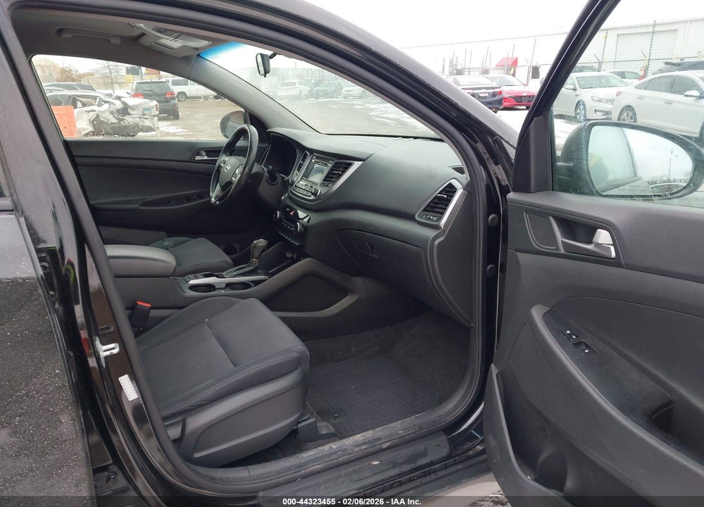 2017 HYUNDAI TUCSON SPORT VIN: KM8J3CA24HU587042