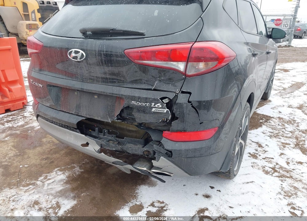 2017 HYUNDAI TUCSON SPORT VIN: KM8J3CA24HU587042