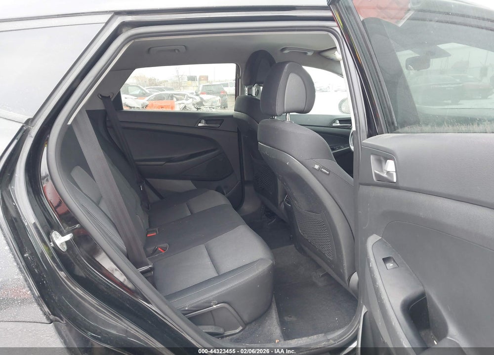 2017 HYUNDAI TUCSON SPORT VIN: KM8J3CA24HU587042