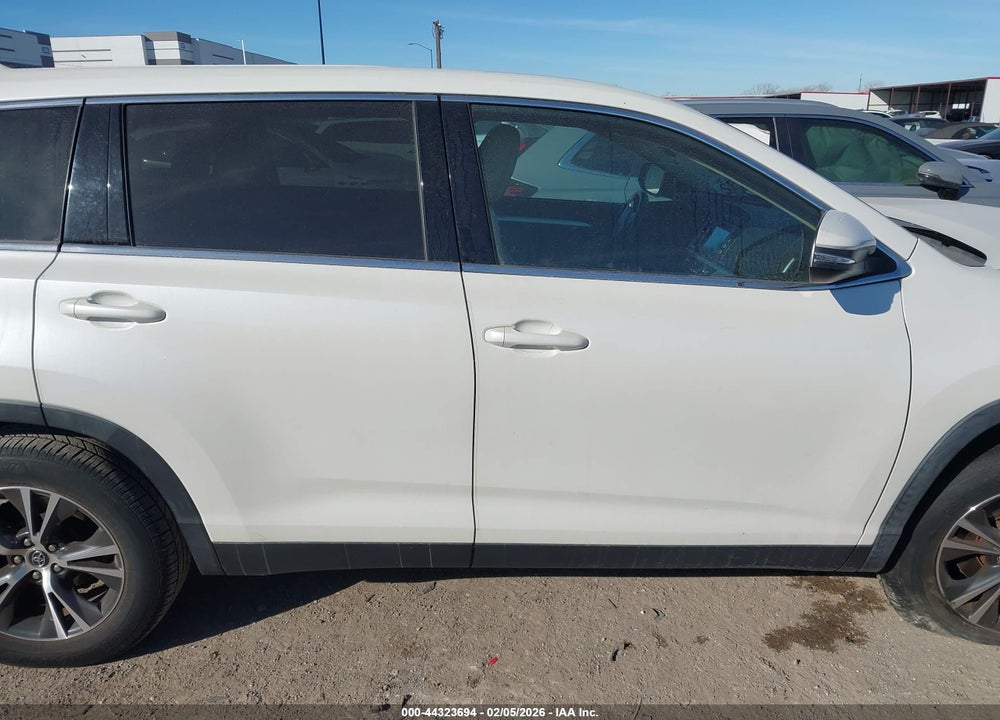 2019 TOYOTA HIGHLANDER LE PLUS VIN: 5TDZZRFH0KS349156