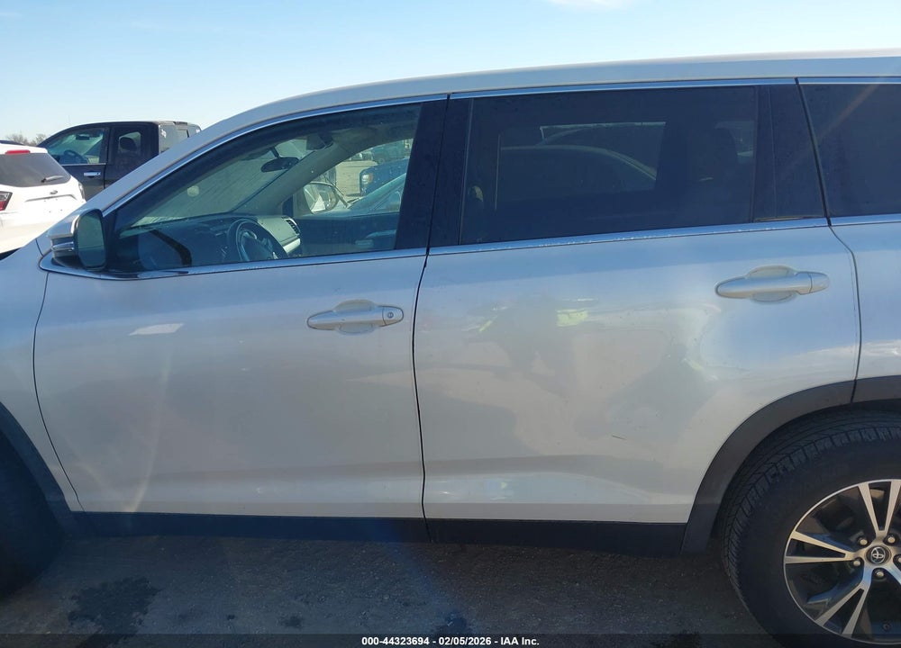 2019 TOYOTA HIGHLANDER LE PLUS VIN: 5TDZZRFH0KS349156