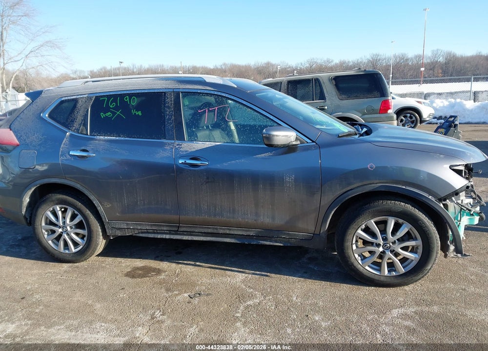 2017 NISSAN ROGUE SV VIN: KNMAT2MV6HP616611
