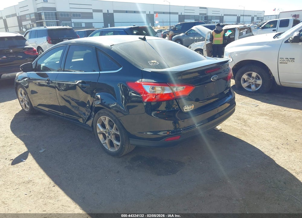 2014 FORD FOCUS TITANIUM VIN: 1FADP3J25EL236220