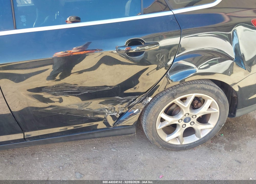 2014 FORD FOCUS TITANIUM VIN: 1FADP3J25EL236220