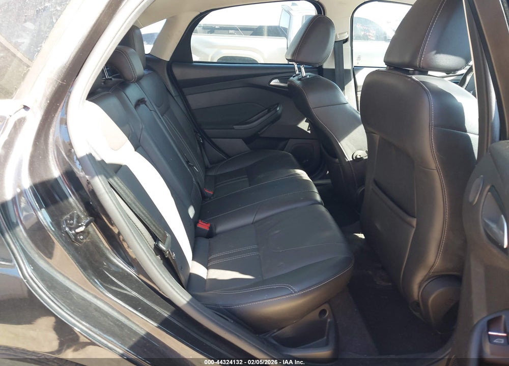 2014 FORD FOCUS TITANIUM VIN: 1FADP3J25EL236220