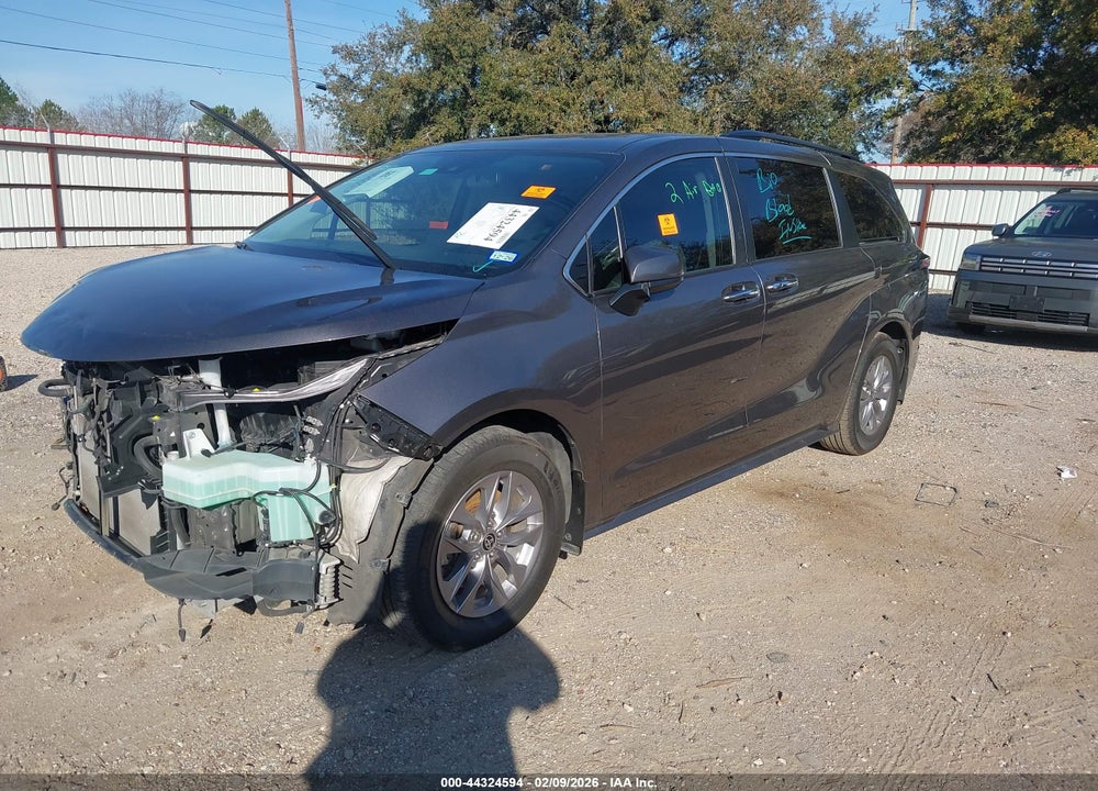 2022 TOYOTA SIENNA XLE VIN: 5TDYRKEC5NS099135