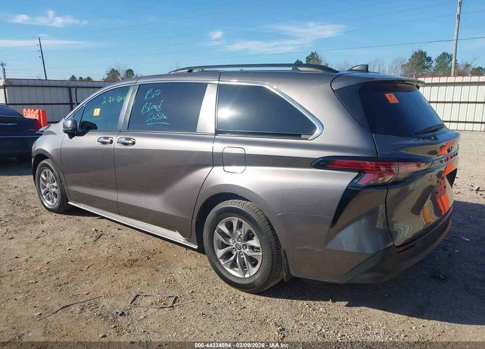 2022 TOYOTA SIENNA XLE VIN: 5TDYRKEC5NS099135