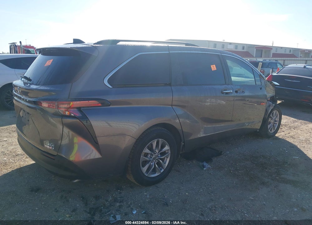 2022 TOYOTA SIENNA XLE VIN: 5TDYRKEC5NS099135
