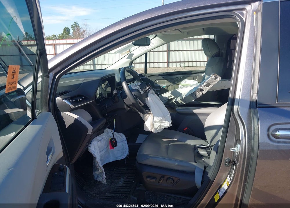 2022 TOYOTA SIENNA XLE VIN: 5TDYRKEC5NS099135