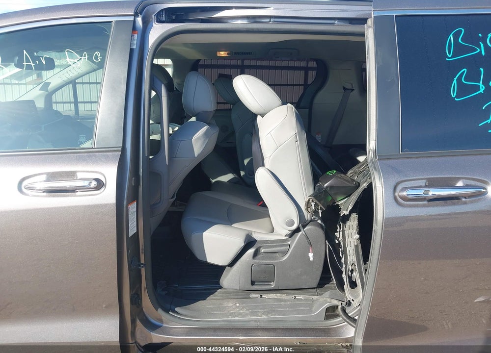 2022 TOYOTA SIENNA XLE VIN: 5TDYRKEC5NS099135