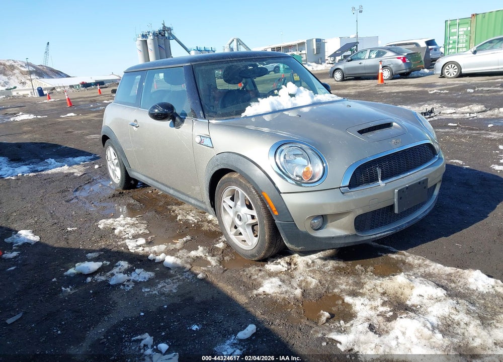 2009 MINI COOPER S VIN: WMWMF735X9TW87772
