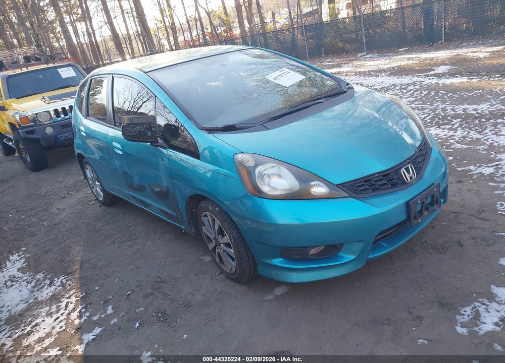 2013 HONDA FIT SPORT VIN: JHMGE8H57DC040836