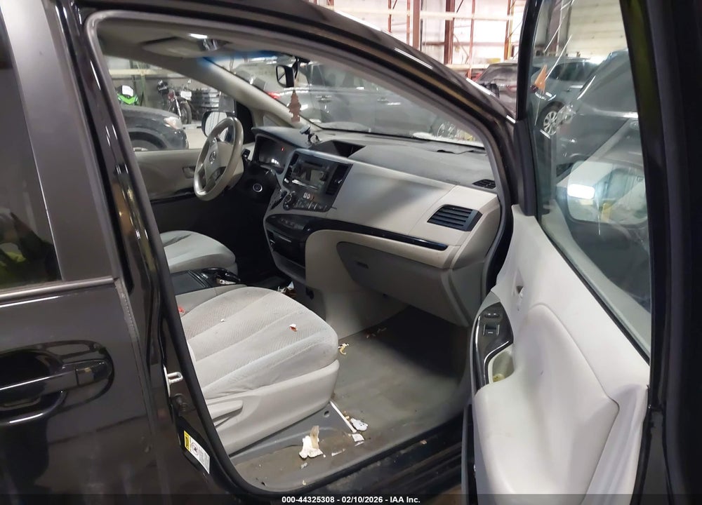 2013 TOYOTA SIENNA LE V6 8 PASSENGER VIN: 5TDKK3DC2DS360513