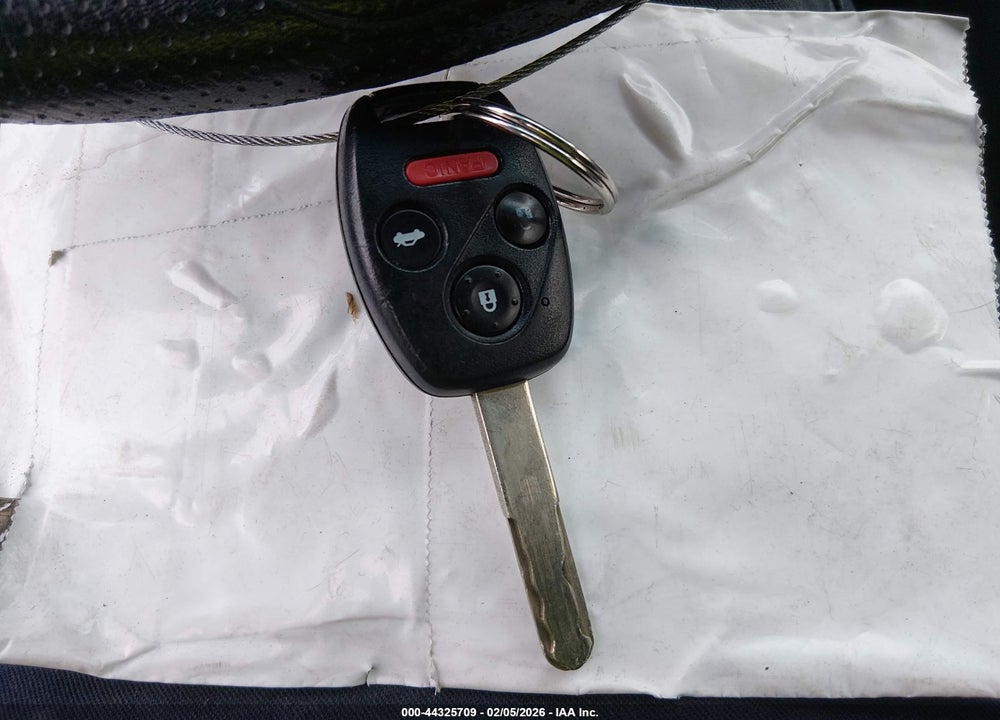 2004 HONDA ACCORD 2.4 LX VIN: 1HGCM56304A070695