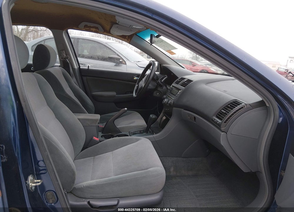 2004 HONDA ACCORD 2.4 LX VIN: 1HGCM56304A070695