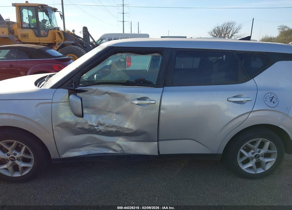2021 KIA SOUL S VIN: KNDJ23AU7M7747674