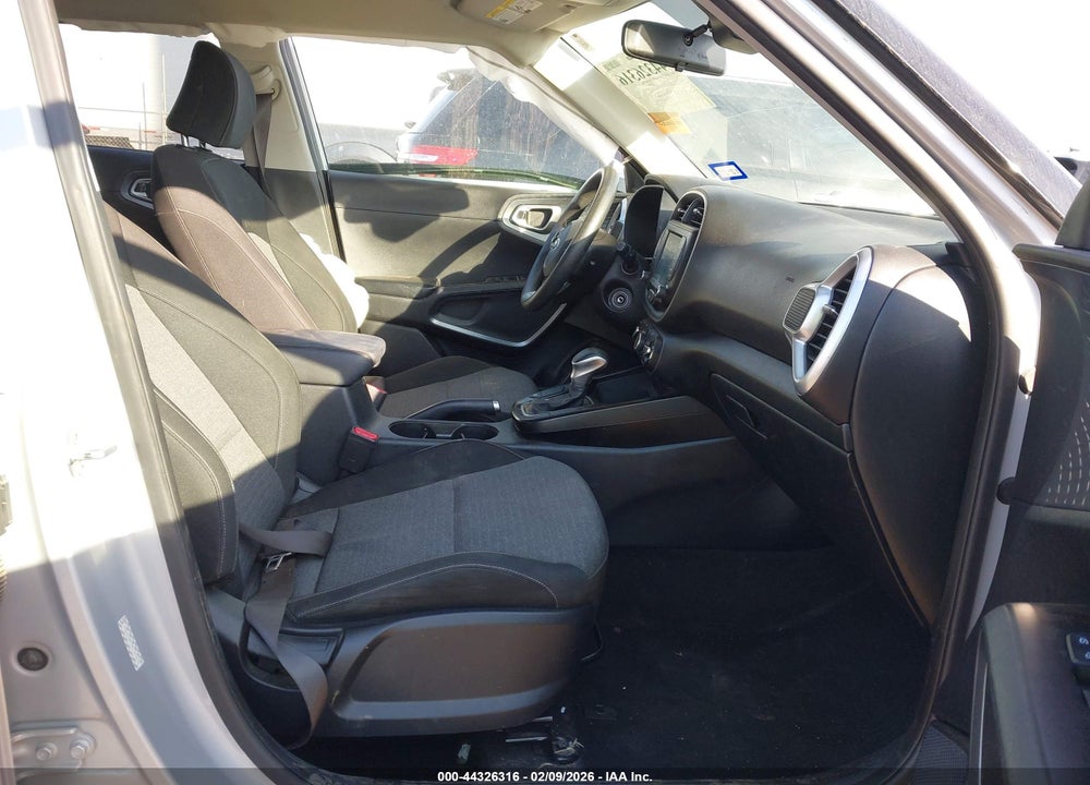 2021 KIA SOUL S VIN: KNDJ23AU7M7747674
