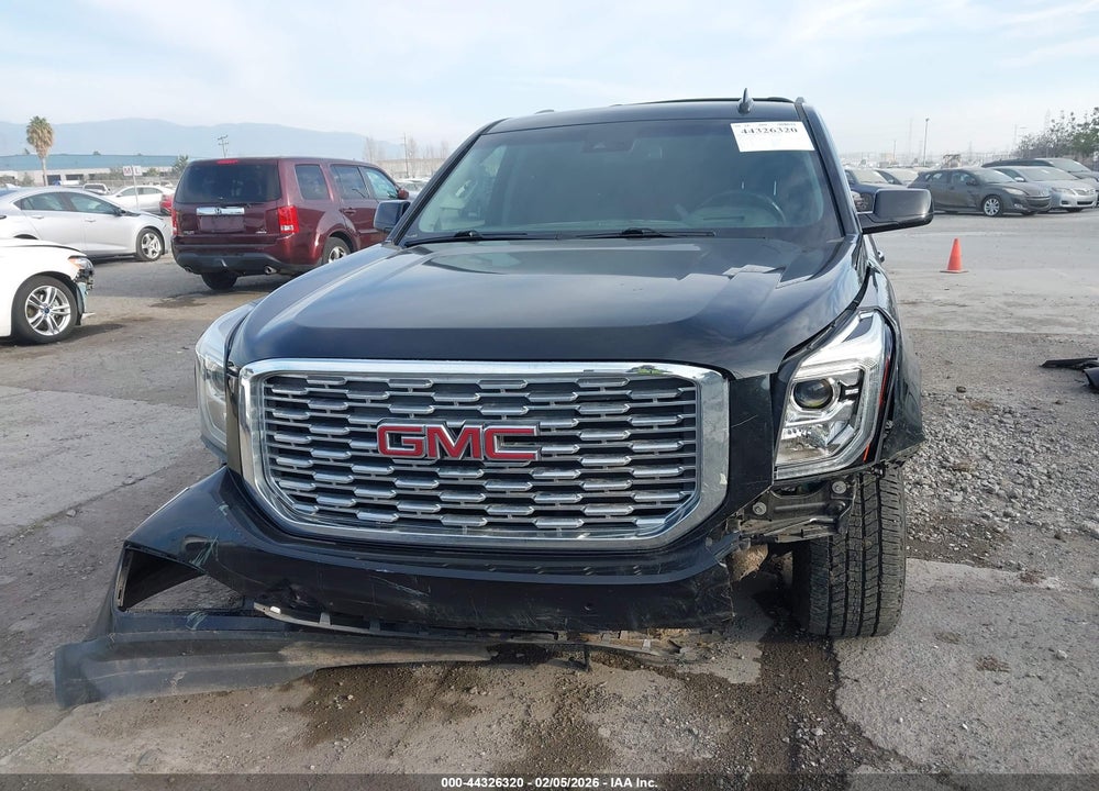 2018 GMC YUKON XL DENALI VIN: 1GKS2HKJ2JR303113