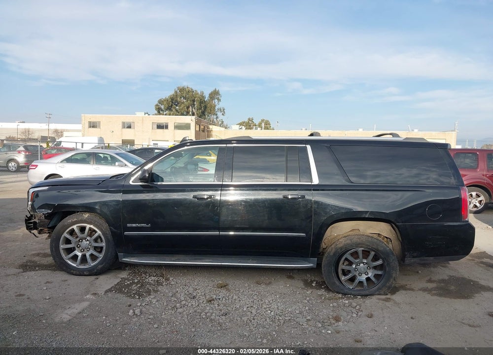 2018 GMC YUKON XL DENALI VIN: 1GKS2HKJ2JR303113